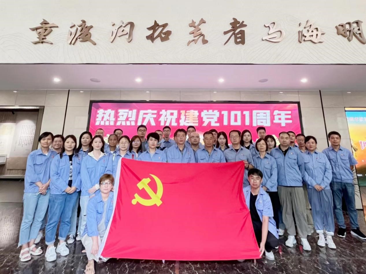 向先進(jìn)學(xué)習，向楷模致敬